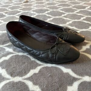 100% authentic Chanel leather shoes very good condition size 8 1/2  runs small